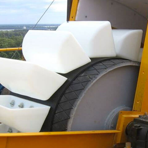 Capachos plásticos distintas medidas especiales para elevar granos, en cadenas de elaboración.